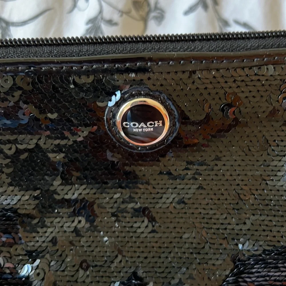 Coach sequence wristlet - Picture 2 of 7